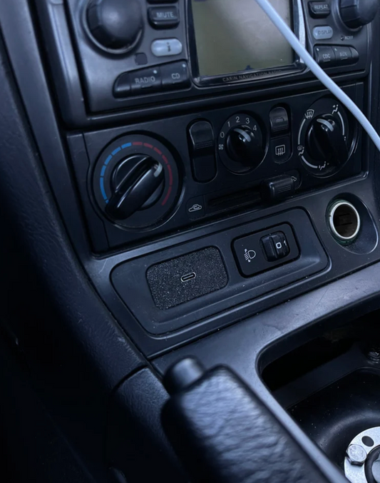 Mazda MX-5 NB USB-C dash charger installed